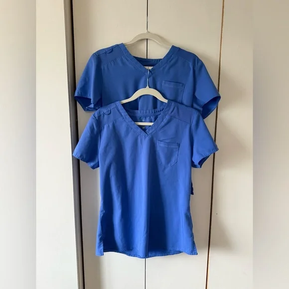 2 Pack Med Couture V Neck Scrub Top Chest Pocket Tuck in Ciel Blue Uniform (2) - Picture 6 of 13